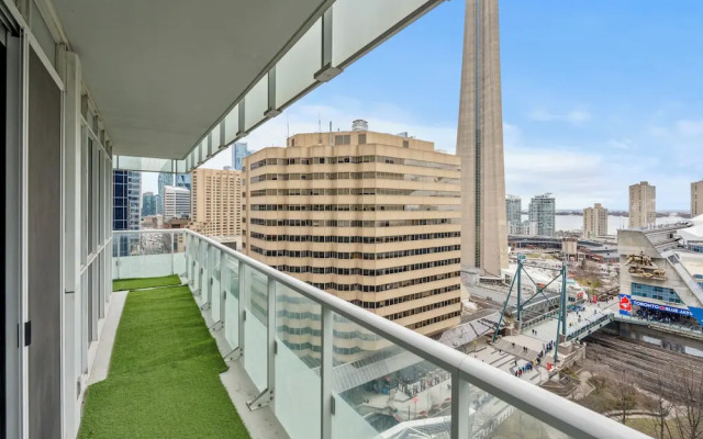 Simply Comfort. Modern Downtown Apartment