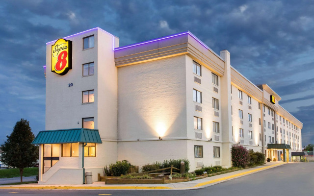 Super 8 by Wyndham Frederick