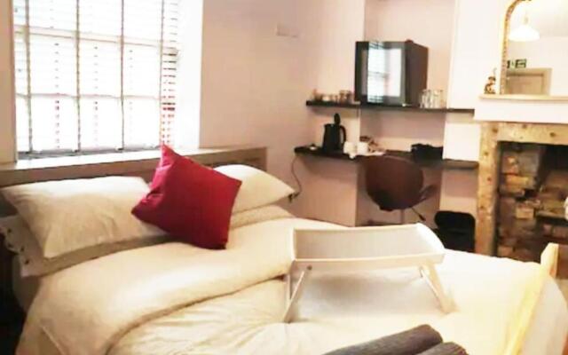 Turner - En-suite Room in Canalside Guesthouse