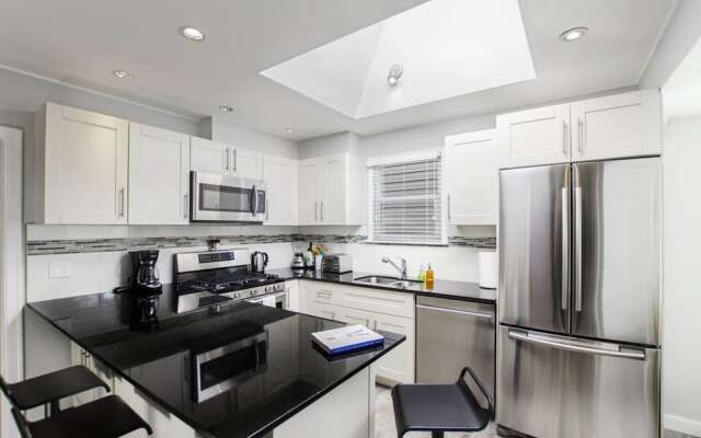 438 West 21st Beautiful 3 Bdrm Newly Reno d Home Cambie Area