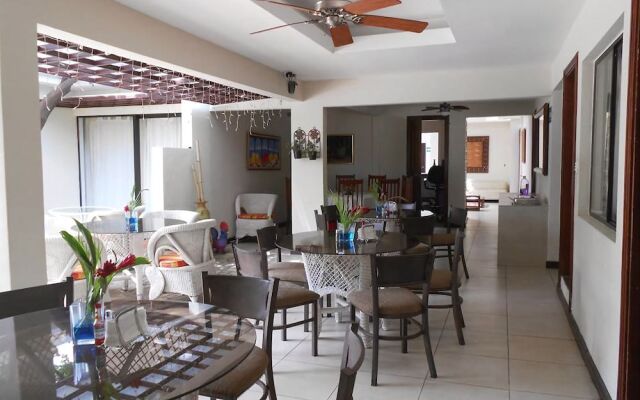 Maracas Inn