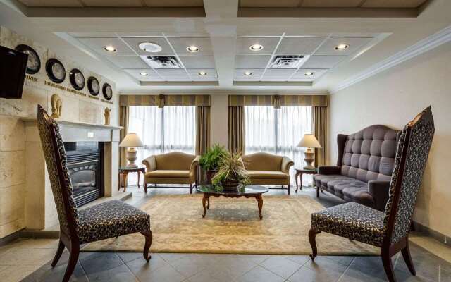 Monte Carlo Inn Oakville Suites