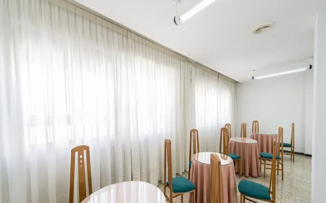 Ensuite Rooms for Women Only - LEON