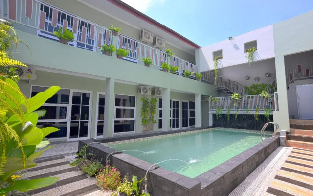 Royal Gejayan Homestay By OYO Rooms