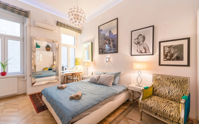 Venus Apartments - The Actor´s Den