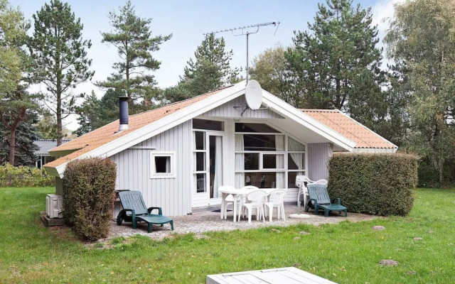 Quiet Holiday Home in Rodby near Sea