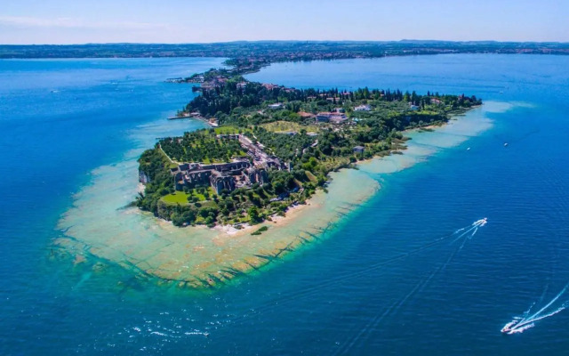 Sirmione4U - Domus by the Castle
