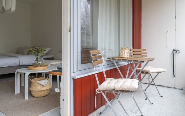 Upper floor studio with a balcony