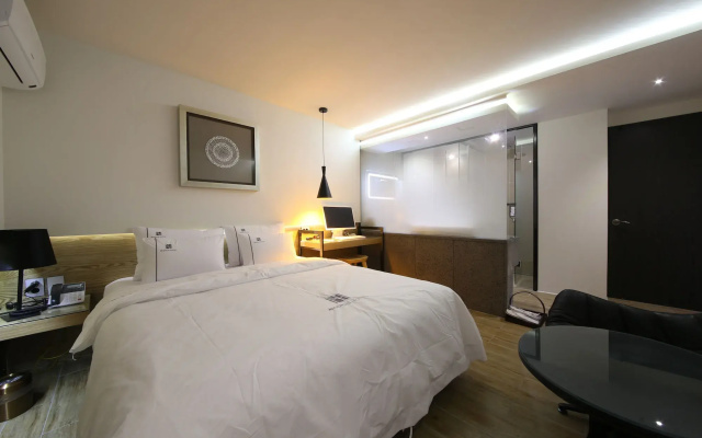 Avenue Hotel