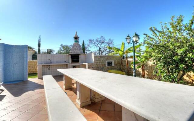 Villa - 5 Bedrooms with Pool and WiFi - 107490