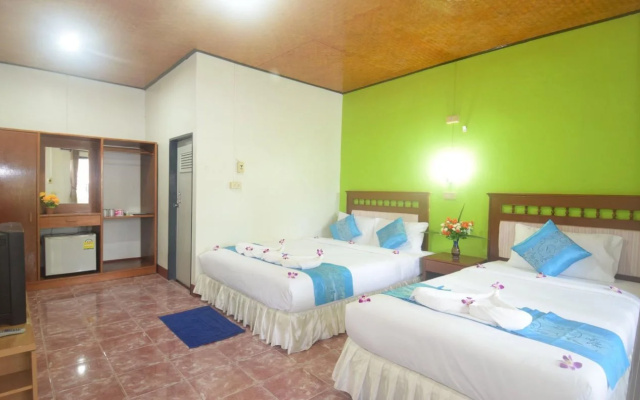 Lanta Long Beach Hostel