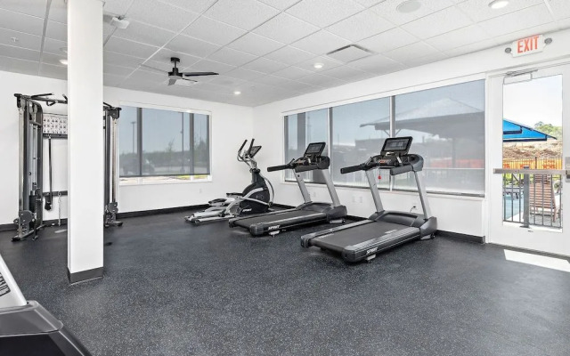 Holiday Inn Express Kansas City North Parkville An IHG Hotel