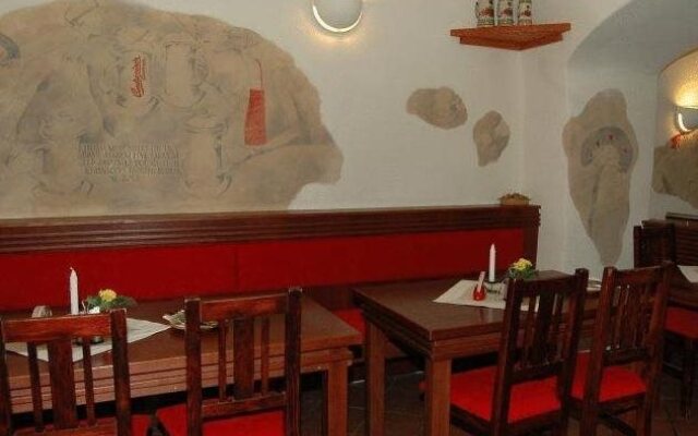 Restaurace A Penzion Pod Radnicí