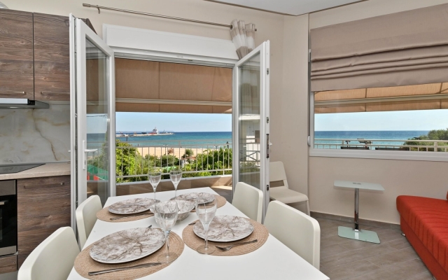 Sabbia Seafront Apartment 3 by TravelPro Servi...