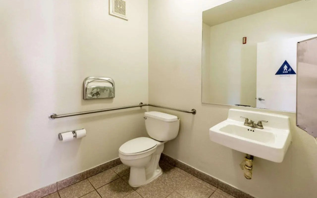 Super 8 Motel - Fresno/North CA