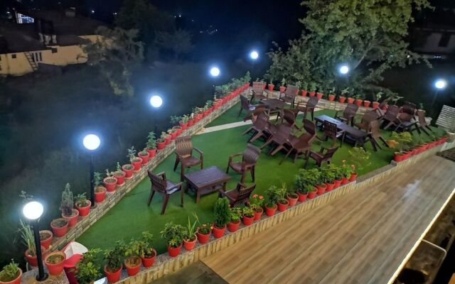 Dal Lake Resort