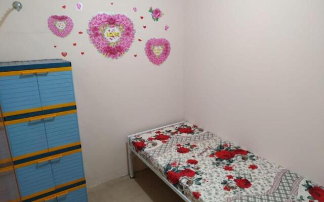 Eiffel Residence Cideng - Female Only