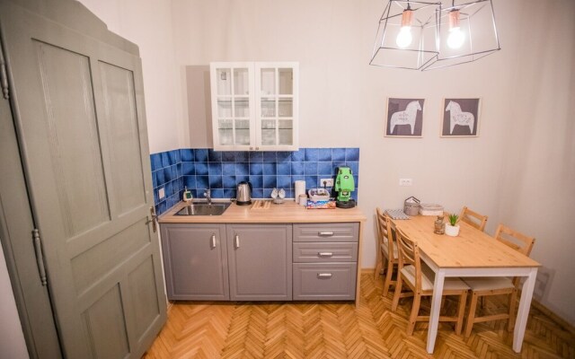 Mathe Apartments 7