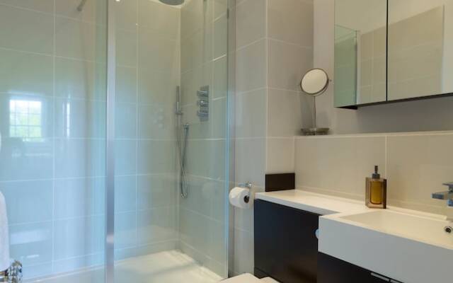 Luxury Apartments - Queen Circus