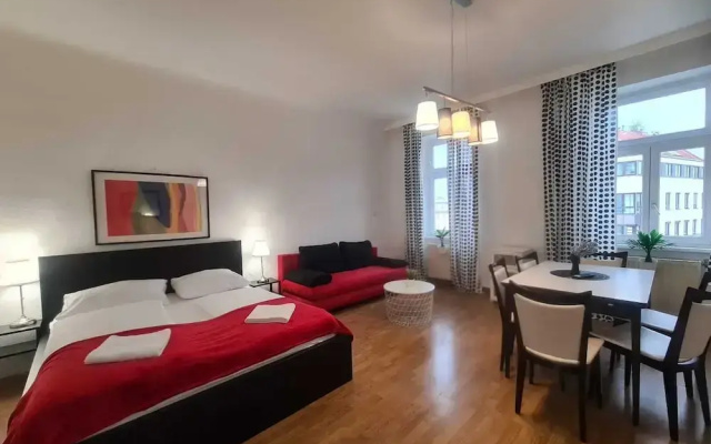 Chic 2BR Apt Downtown Long Stay