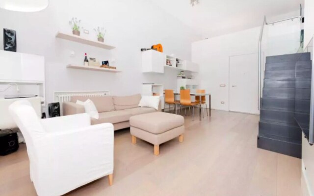 Modern and Beautiful 2 bed Flat Near the Colosseum