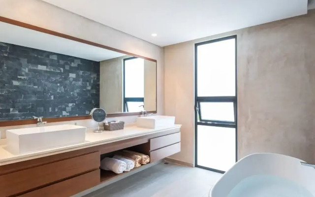 Luxury Apartment at Panoramic