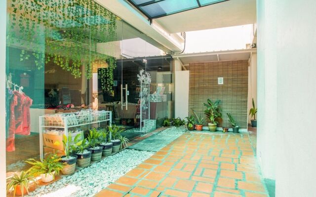 Oyo Capital O 89353 Nostalgia Boutique Hotel And Restaurant