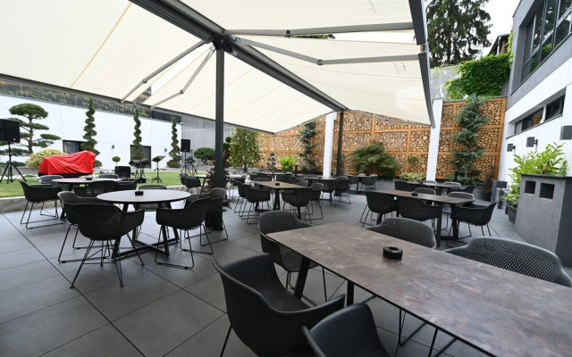 Aniroc Signature Hotel