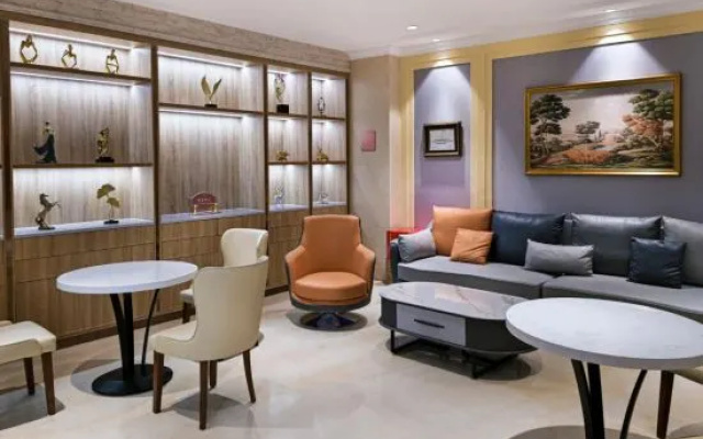 Vienna Hotel (People's Square Store, Jianguo Road, Korla) – Guest Rooms – Korla