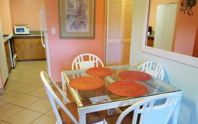 Renovated one bedroom 2 min to the beach