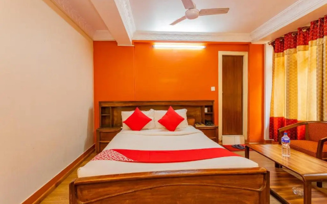 OYO 795 Hotel Holiday Inn