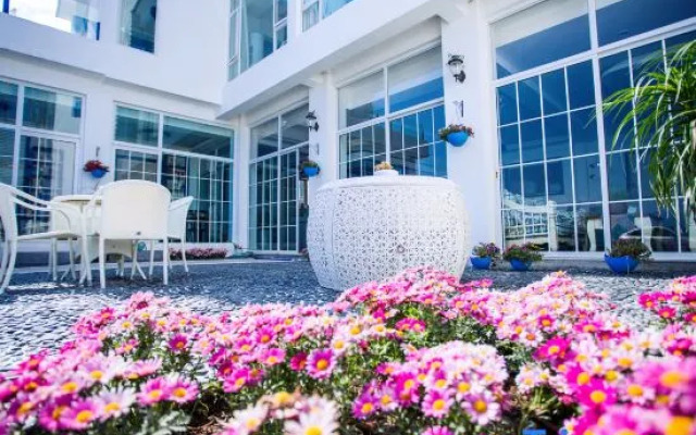 Ocean Talk Seascape Hotel