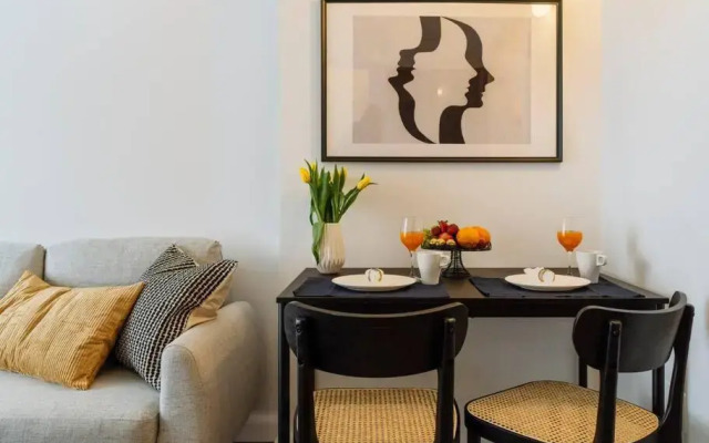 Pop Art Flat - Bright 2BR near the Old Town