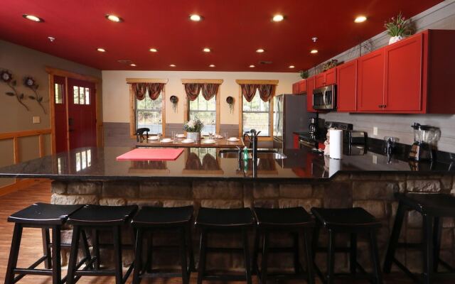 Aqua Paradise - Six Bedroom Chalet