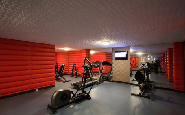 Adella Side Hotel