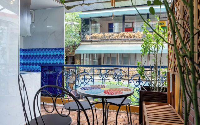 Little Balcony Hang Ca