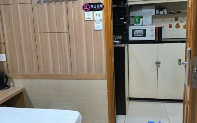WIDE EVER HOSTEL (Mongkok MTR Exit E1)