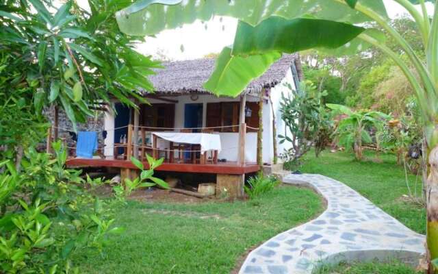 Bungalow With 2 Bedrooms in Andilana, With Wonderful sea View, Shared Pool and Enclosed Garden