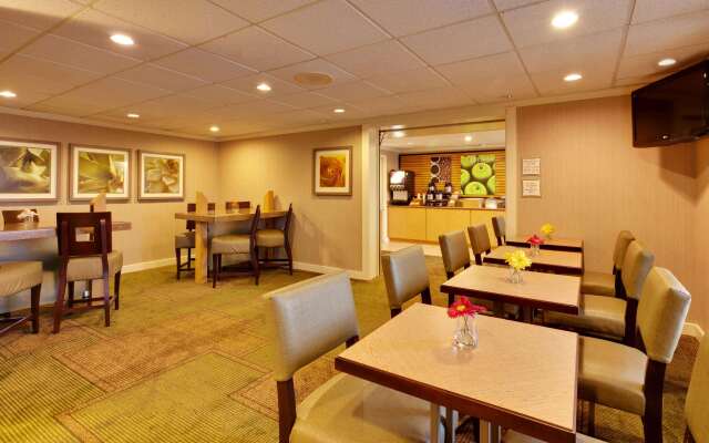 La Quinta Inn & Suites by Wyndham Plattsburgh