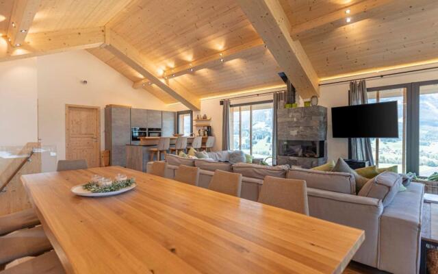 Luxury Chalet With Pool and Sauna Near Ski Lift