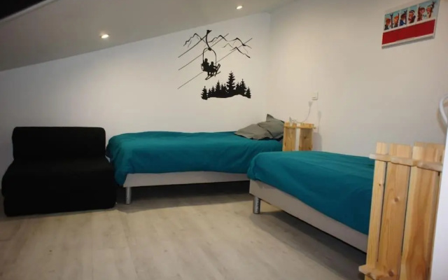 Nice appartment for 6 to 8 people ski in and out in Courchevel