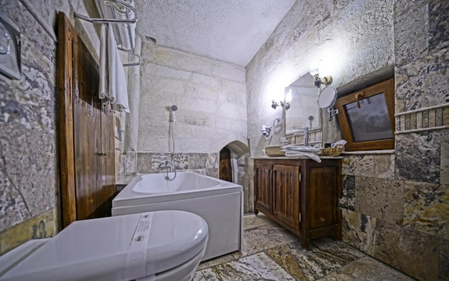 Maccan Cave Hotel