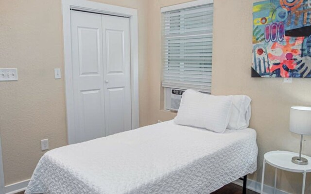 Fabulous Newly Renovated 2Br 1Ba Near Downtown