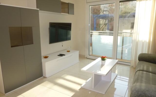 Modern Apartment in Roses Spain near Beach