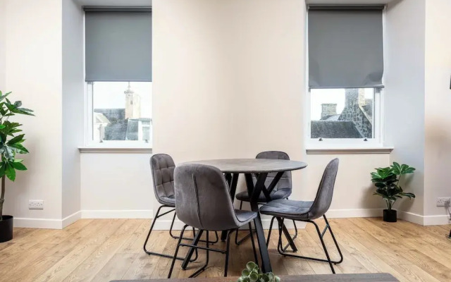 The Annick Suite No.2