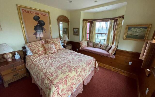 Bromley Farm ski house