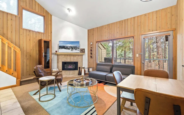 Scenic 1 Bedroom W/loft at Mount Bachelor Resort!