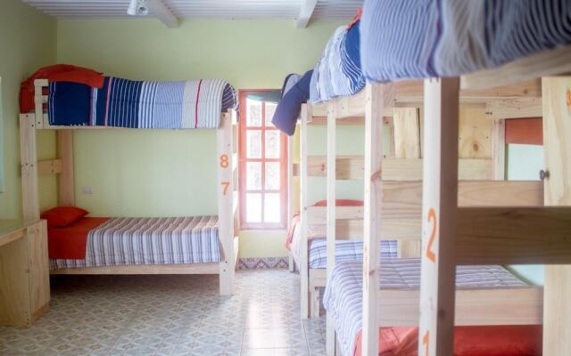 Hostal Valle Mistral - Hostel