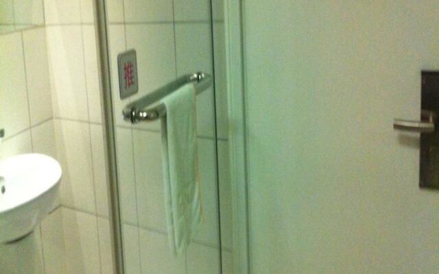 100 Hotel
