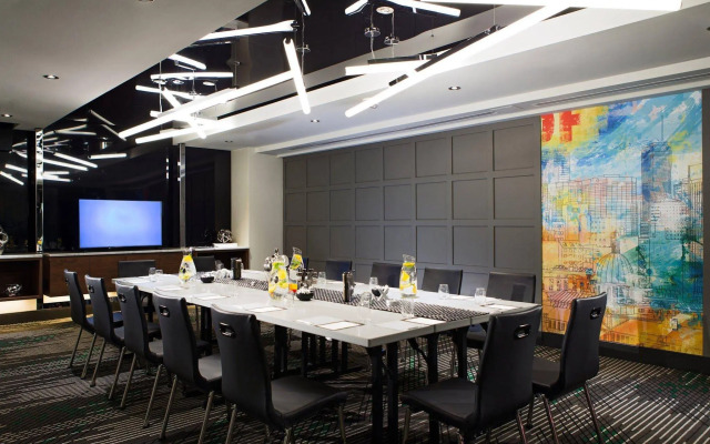 Renaissance Montreal Downtown Hotel